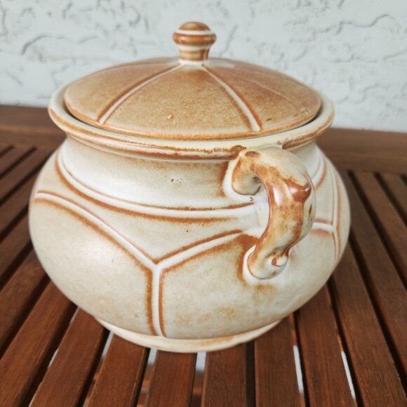 Vintage Canadian Pottery Stoneware Soup Tureen with Lid & Handles, 7" x 9" - Picture 5 of 11